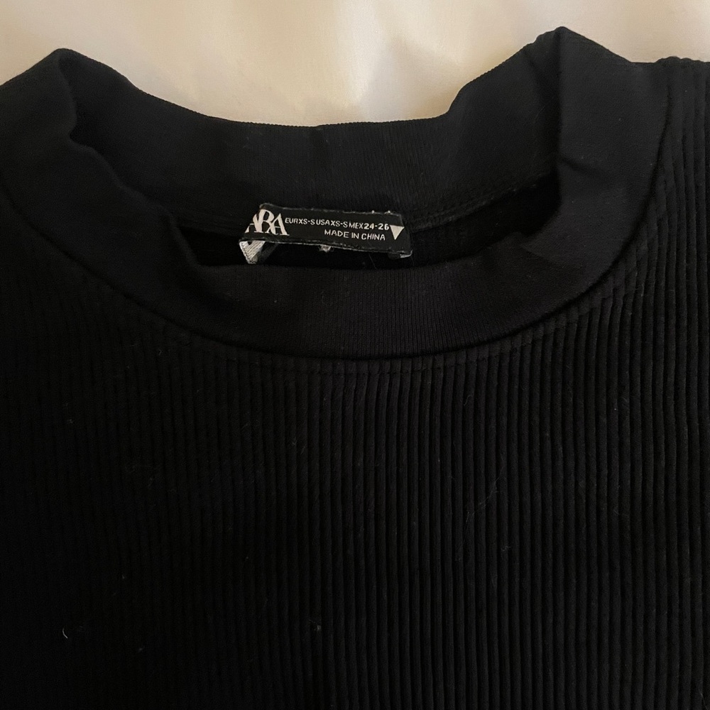 Zara Ribbed Tee 🖤 - Picture 2 of 2